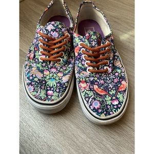 *RARE* Liberty Birds Vans authentic 🐤